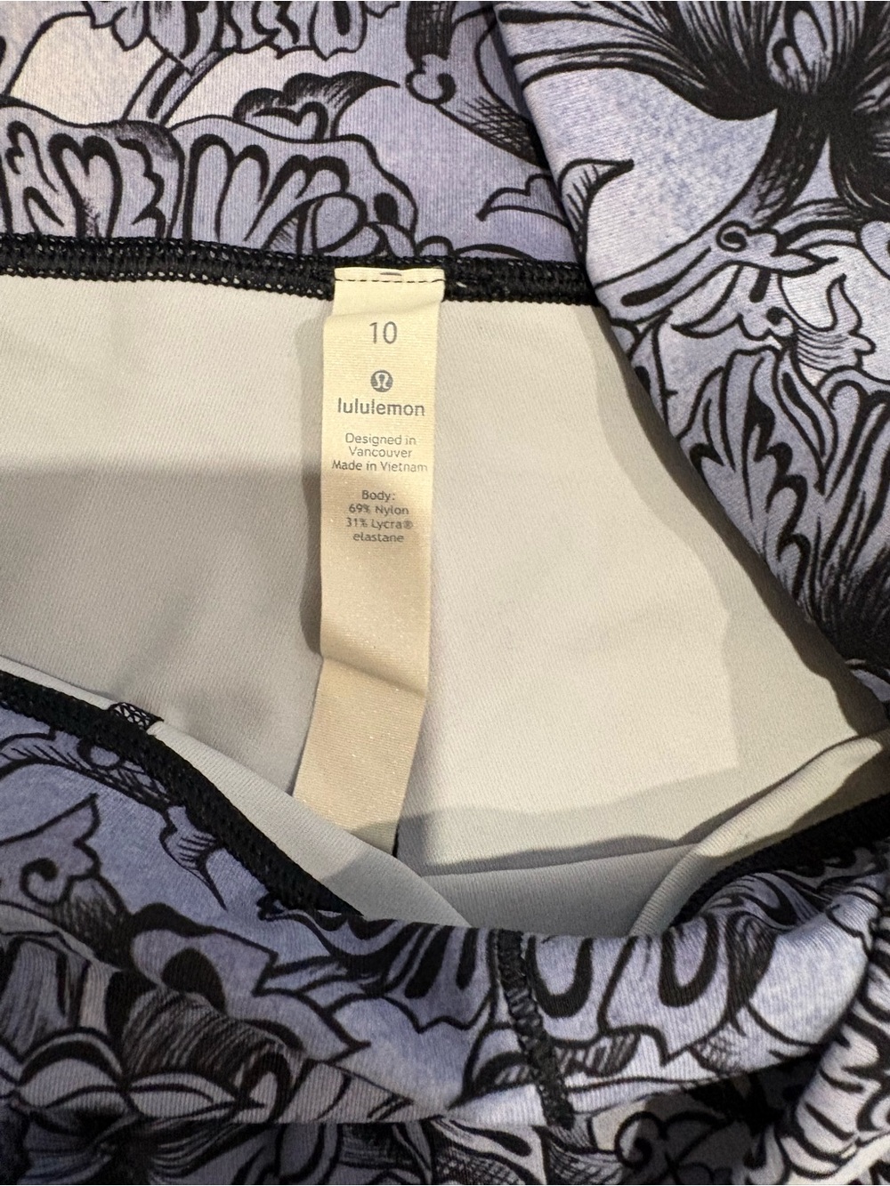Lululemon Patterned Lavender Black Leggings - Size 10 22”